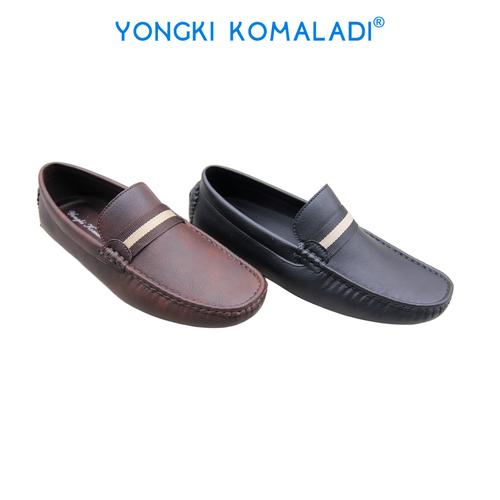 Yalangoch sochli erkaklar fotosuratlari Yigitlar qizni mast qilib yechdilar.