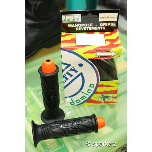 Gambar Handgrip Domino - Hitam Jalu dari Jempol Slamet Riyadi Kota Surakarta Tokopedia