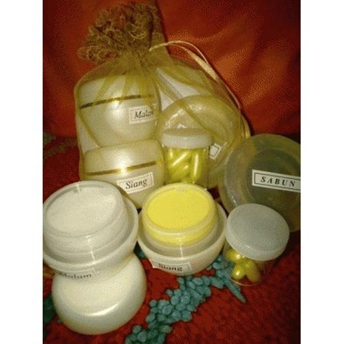 Gambar CREAM PEMUTIH WAJAH NATURAL + VIT E dari Queen'sShop Kota Yogyakarta Tokopedia