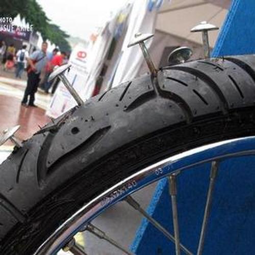 Foto Produk M1 Cairan Anti Ban Bocor M-one 350ml Kulitas Bagus dari Ledeng Motor Bandung