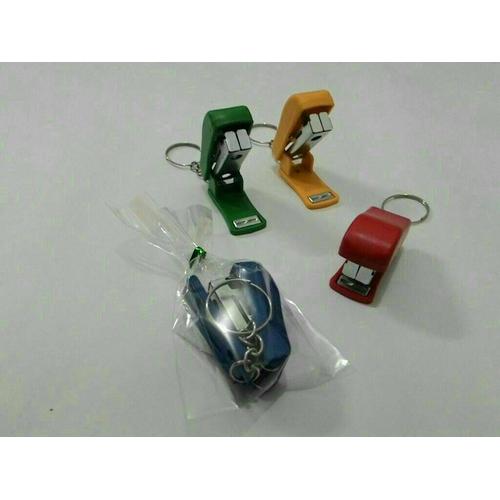 Foto Produk souvenir gantungan kunci steples warna dari reyhan souvenir