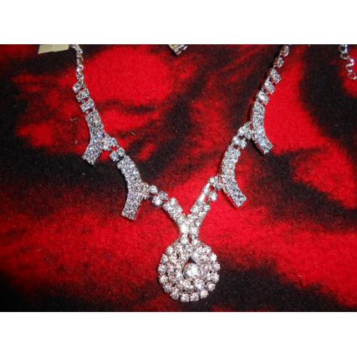 Jual JEWELRY SET WARNA SILVER KALUNG 
