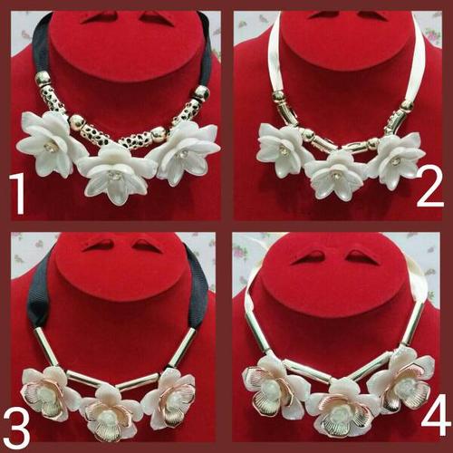 Foto Produk Kalung Pita Bunga Mawar Putih dari Mulia_Shop