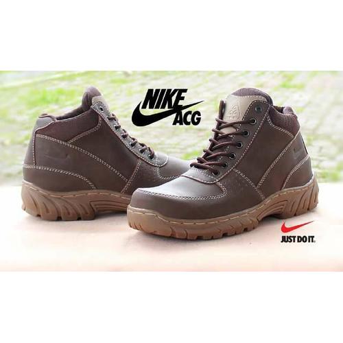 acg boots brown