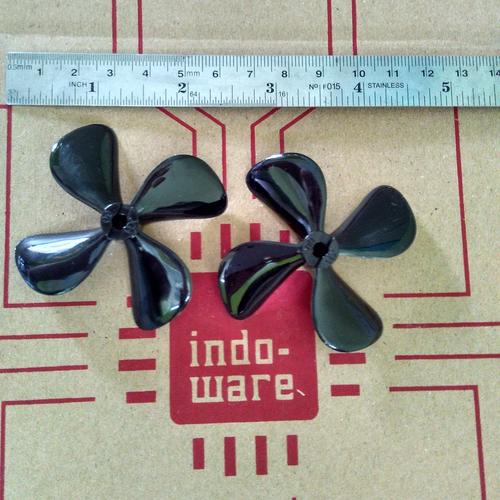 Foto Produk od 60mm lubang 4mm satu set 2 pcs saling berlawanan 4 daun propeller dari indo-ware