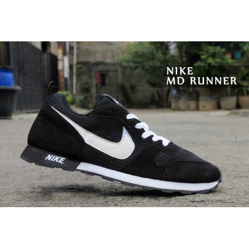 nike md runner black