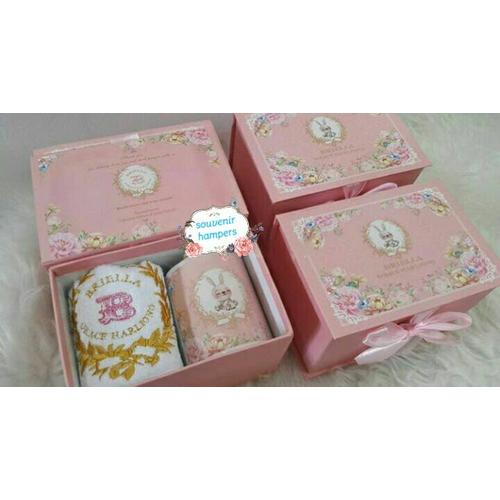 Foto Produk hampers/mug custom/handuk bordir/souvenir ultah dari Chloe boetik