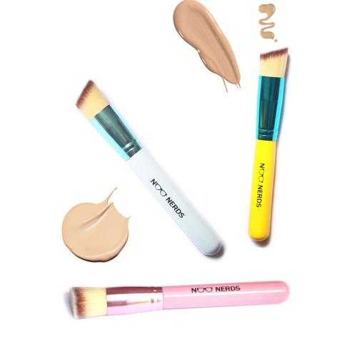 Foto Produk NOO NERDS - ANGLED FOUNDIE Brush (Blend all Foundation perfectly) dari twindshop