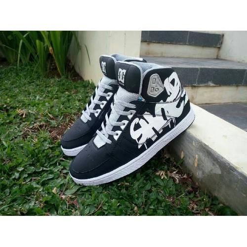 dc high top sneakers