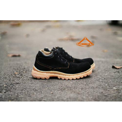 Foto Produk Cut Engineer Low Boots - Classic Safety Suede Black dari Cut Engineer