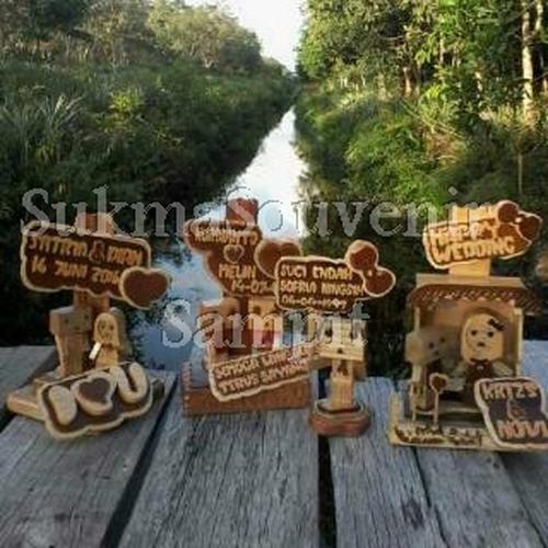 Foto Produk Souvenir Karakter Boneka Danbo Dan Kerajinan Kayu Unik Lucu Romantis dari Sukma Souvenir