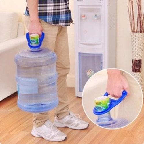 Foto Produk Alat Untuk Angkat Galon Minum Galon Holder / Pengangkat Galon - X446 dari HARIKU Shop