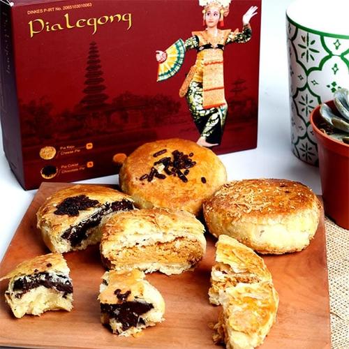 Foto Produk Pia Legong Khas Bali Rasa Mix (Keju & Coklat) dari Prema Pie