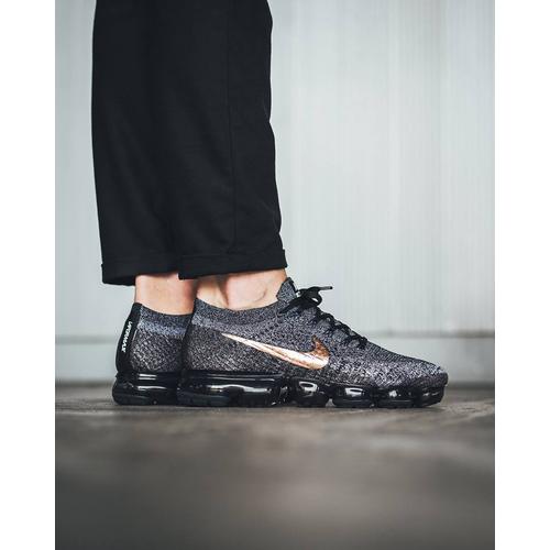 nike vapormax explorer dark