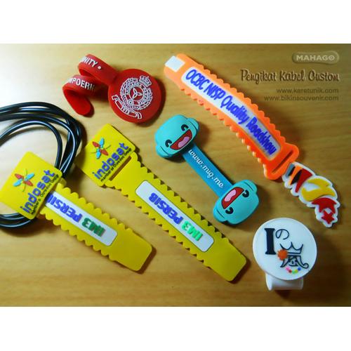 Foto Produk Souvenir Cord Holder / Pengikat kabel dengan desain Custom dari mahago aksesoris