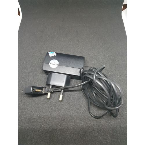 Gambar Charger HP Sony Ericsson plus socket data. dari UAV Jakarta Selatan Tokopedia