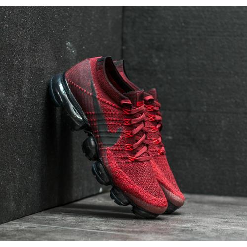 nike vapormax maroon