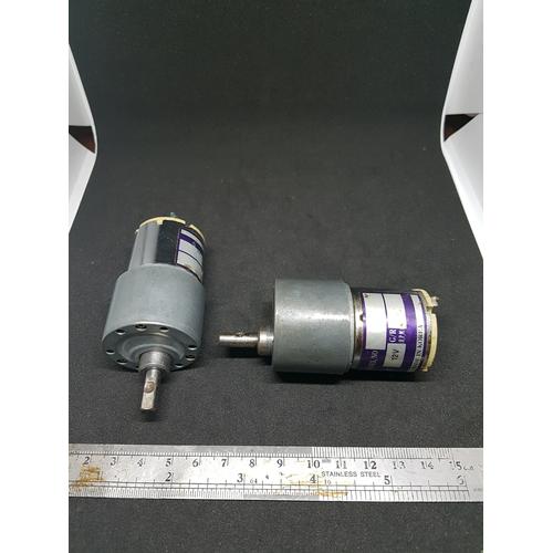 Gambar 1 pasang motor DC gearbox grey, 12VDC, merk Chun Jo Korea, 2 unit. dari UAV Jakarta Selatan Tokopedia