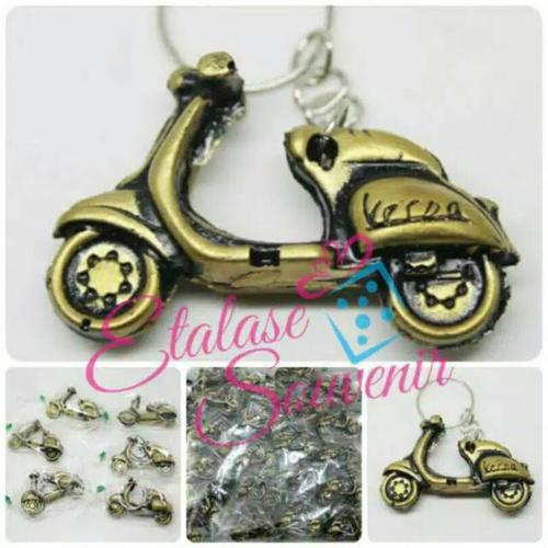 Foto Produk souvenir pernikahan gantungan kunci vespa TERMURAH dari reyhan souvenir