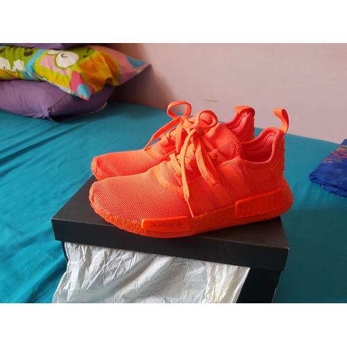 Triple solar shop red nmd