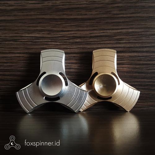 Gambar Fidget spinner metal 3 sides aluminium dari Foxtail Store Jakarta Barat Tokopedia