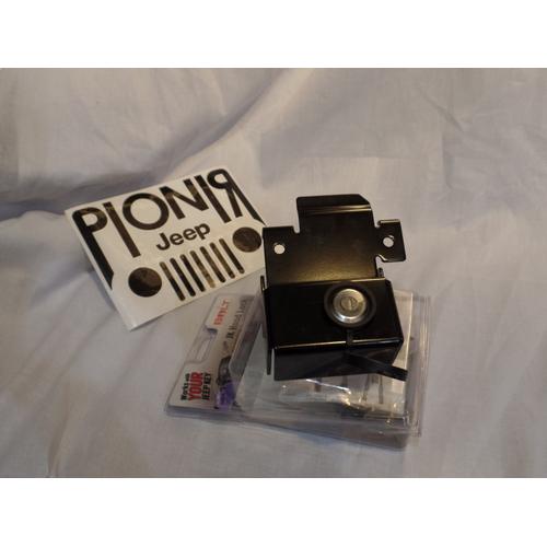 Foto Produk Kunci Kap Mesin Mobil / Hood Lock Bolt For Jeep JK Wrangler dari PIONIR JEEP