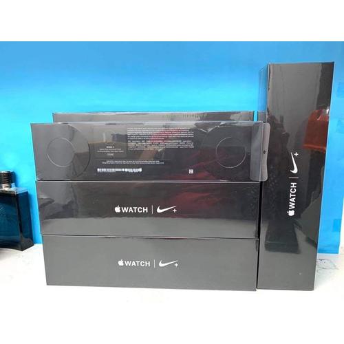Foto Produk Apple Watch Series 4 GPS Nike+ 44mm Silver Pure Platinum/Black Band dari chocoapple