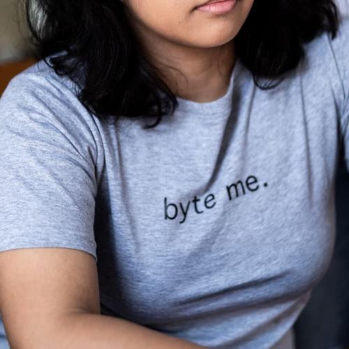 Foto Produk Unisex T-Shirt - Byte Me - Abu Muda XL dari Generation Girl