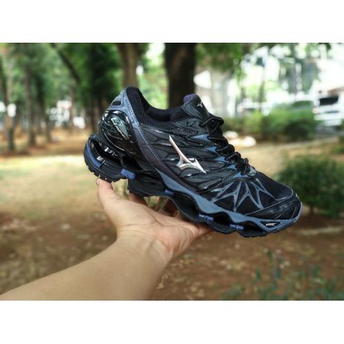 mizuno triple black