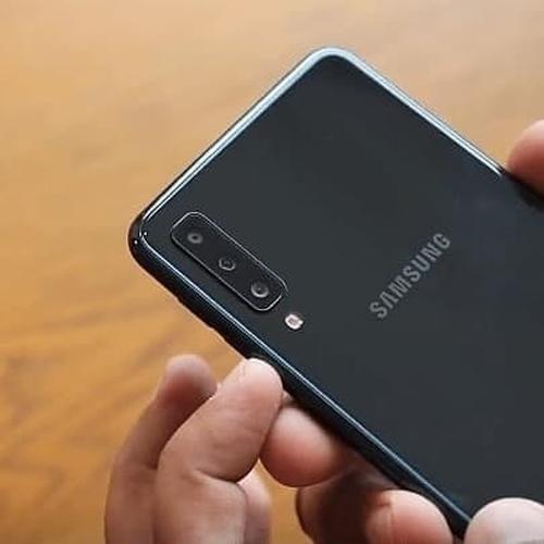 Foto Produk Samsung Galaxy A7 2018 Garansi Resmi Samsung Indonesia SEIN - Hitam dari BestnCheap