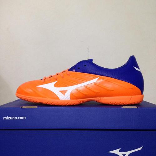 Foto Produk Sepatu Futsal Mizuno Rebula 2 V3 IN Orange Clown Blue P1GF197554 Ori dari KING OF DRIBBLE
