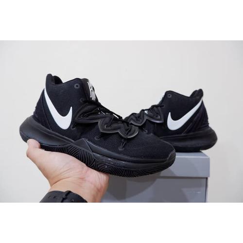 kyrie 5 blackout
