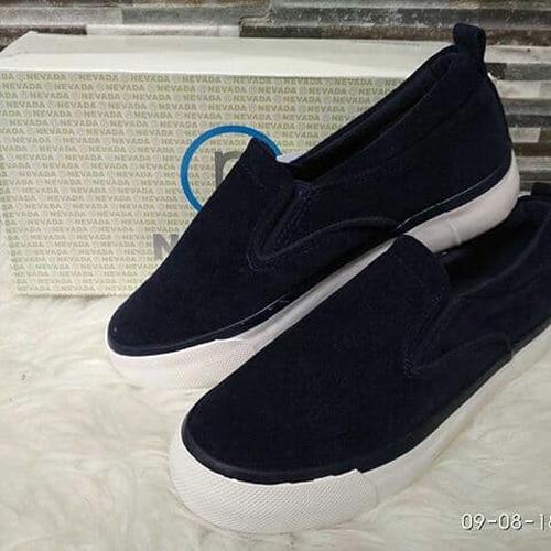 Foto Produk slip on nevada bahan beludru dari Fahira Branded Shoes