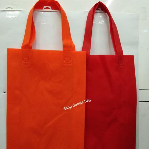 Foto Produk Tas Spunbond Handle uk 25x35x8 / Goodie Bag / Tas Kain Polos dari shop goodie bag