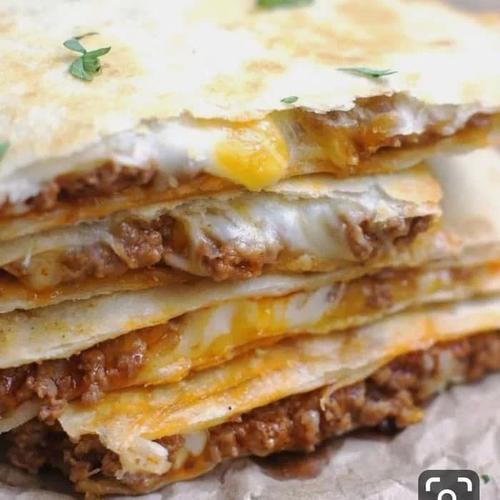 Foto Produk Cheesy Beef Quesadillas makanan modern cheese quesadilla cafe resto - Vegetarian dari Accesshandmade
