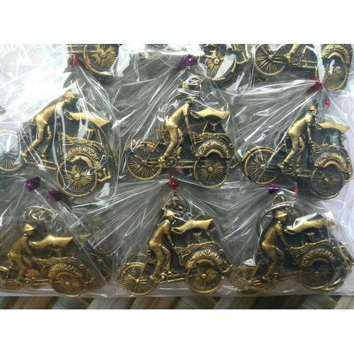 Foto Produk souvenir pernikahan gantungan kunci unik dari reyhan souvenir