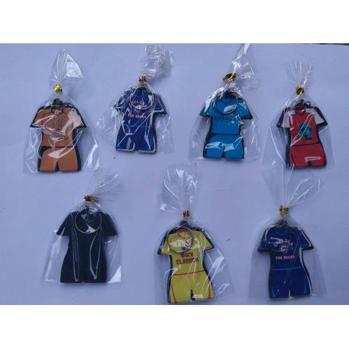 Foto Produk souvenir pernikahan gantungan kunci baju bola stelan dari reyhan souvenir