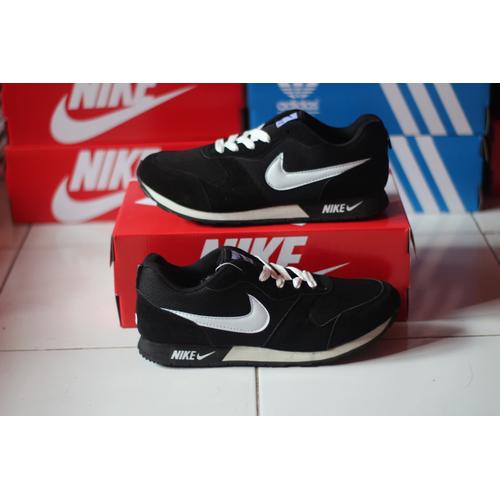 Jual SEPATU NIKE WAFFLE TRAINER HITAM LOGO PUTIH NIKE MD RUNNER - hitam  putih, 42 - Kab. Sidoarjo - good shoes10 | Tokopedia