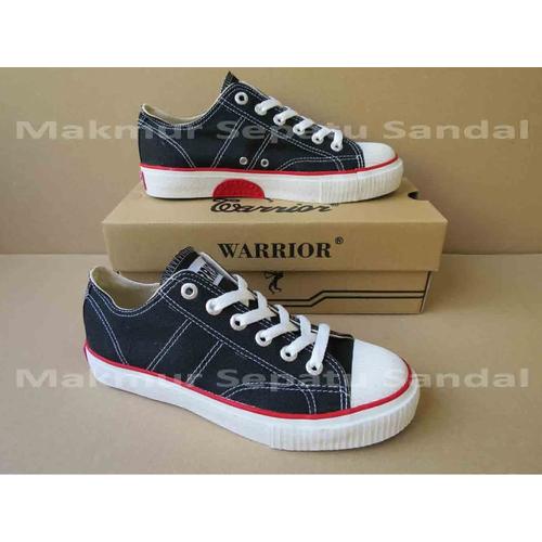 Foto Produk Sepatu Sekolah - Warrior Classic LC - Black-White dari Makmur Sepatu Sandal