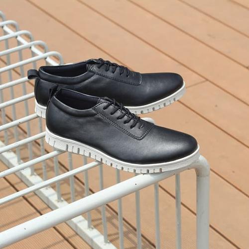 Foto Produk Sepatu Casual Pria Brave Black (Sol Nicaneo Bergerigi) dari Bokangco Store