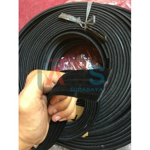 Foto Produk Karet Rel Kaca Mobil Beludru / Window Chanel Run Glass WR018 dari ARTHA MOTOR SURABAYA