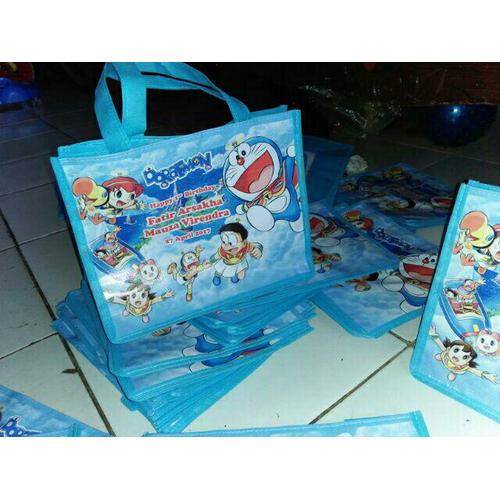 Jual Tas Souvenir Ultah Kotak Banner Doraemon Kab Kudus Tas Souvenir Nayla Tokopedia