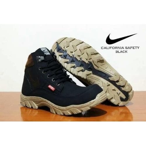 nike boots original