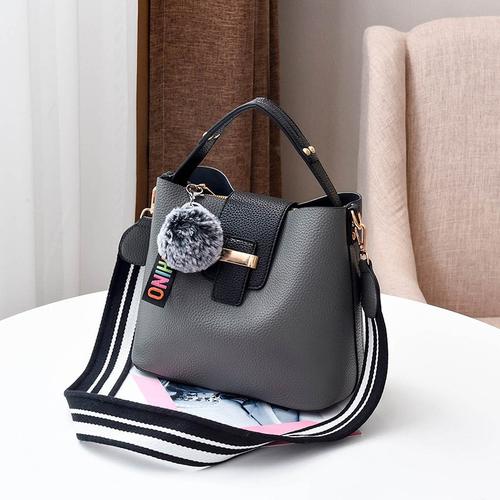 Foto Produk Tas Batam wanita import murah branded grosir 11 dari Perempuan Hits