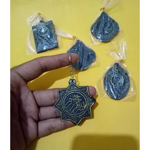 Foto Produk SOUVENIR PERNIKAHAN GANTUNGAN KUNCI RESIN KALIGRAFI dari s1d1 online