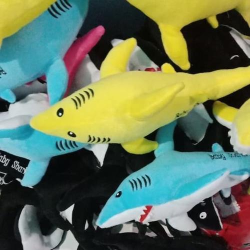 Foto Produk BONEKA IKAN HIU, BABY SHARK, SOUVENIR KADO TERMURAH - Hijau Tua dari Mishell Boneka-karpet