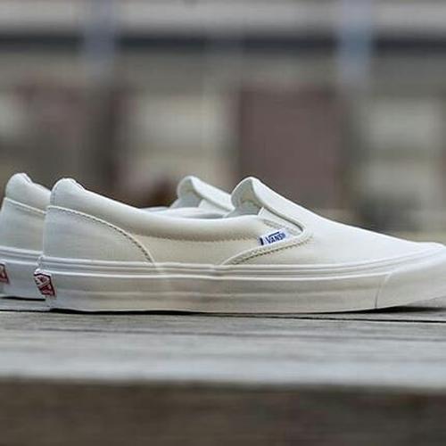 vans vault all white
