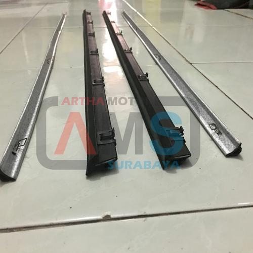 Foto Produk Karet Pelipit list kaca wheater Strip Carry Extra 1.0 depan 1set dari ARTHA MOTOR SURABAYA