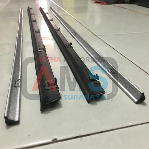 Foto Produk Karet pelipit list kaca wheater Strip Carry Futura 1.5 depan 1set dari ARTHA MOTOR SURABAYA