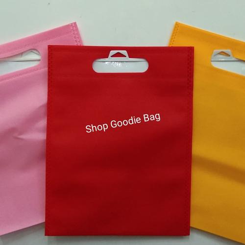 Foto Produk Tas Spunbond Oval uk 20x26 / Goodie Bag / Tas Kain Polos dari shop goodie bag